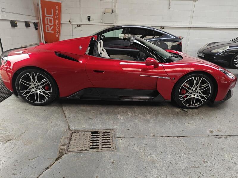 Maserati MC20 view 5