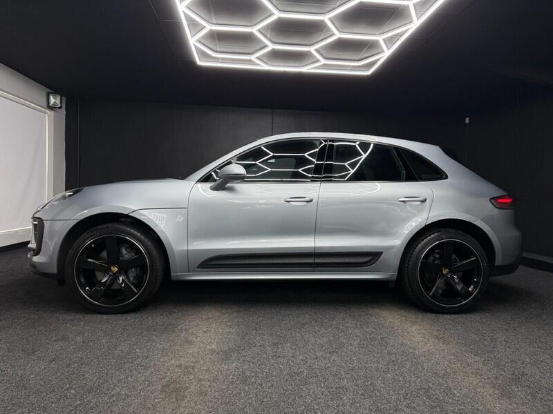Porsche Macan view 4