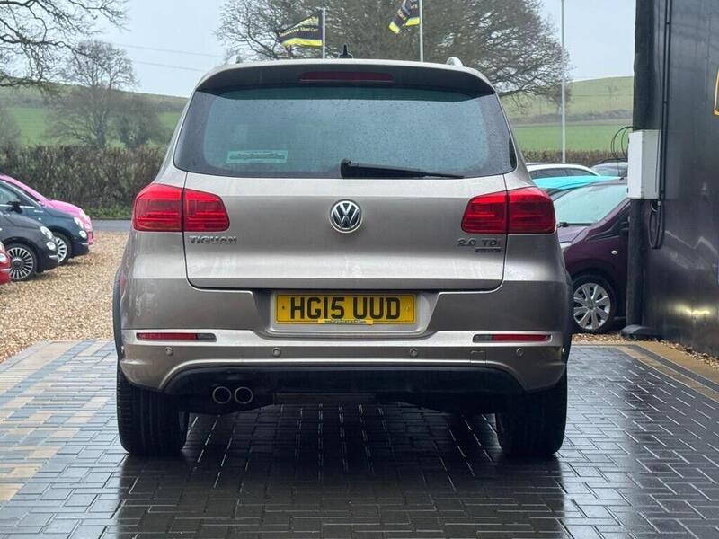 Volkswagen Tiguan view 4