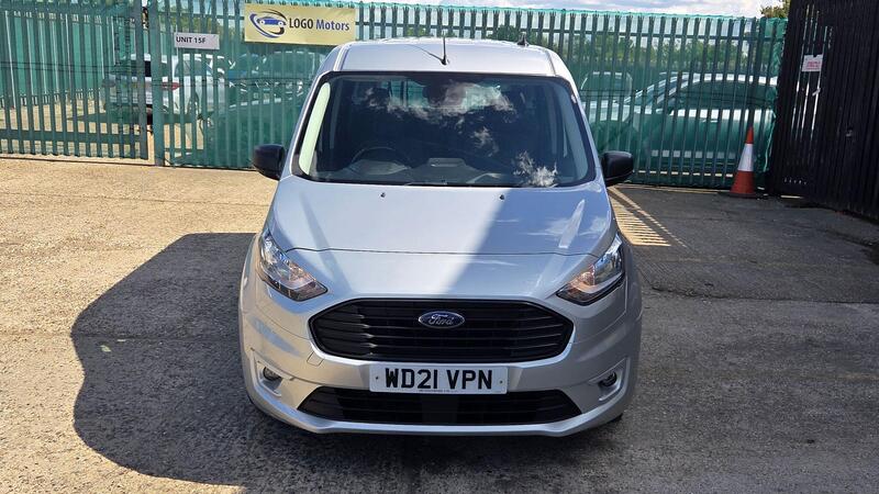 Ford Grand Tourneo Connect view 4