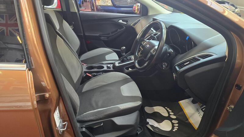 Ford Focus view 5