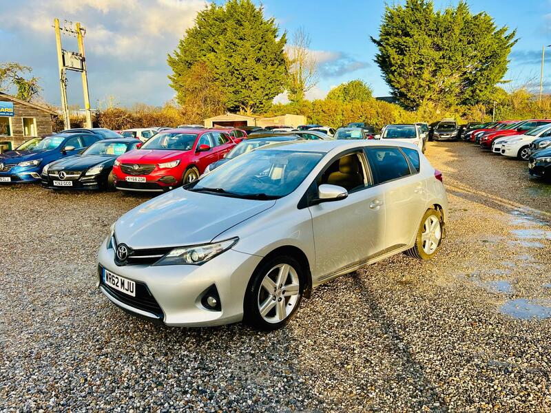 Toyota Auris view 5