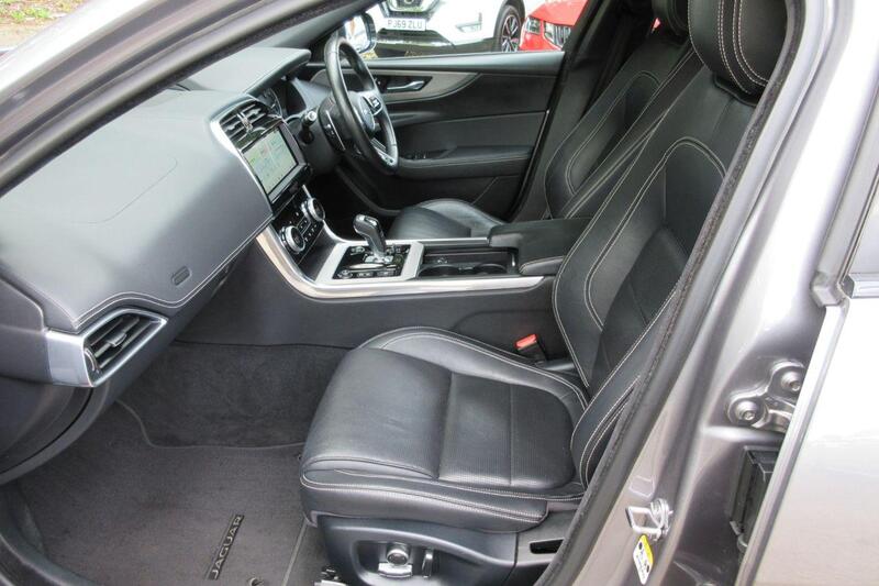 Jaguar Xe view 4
