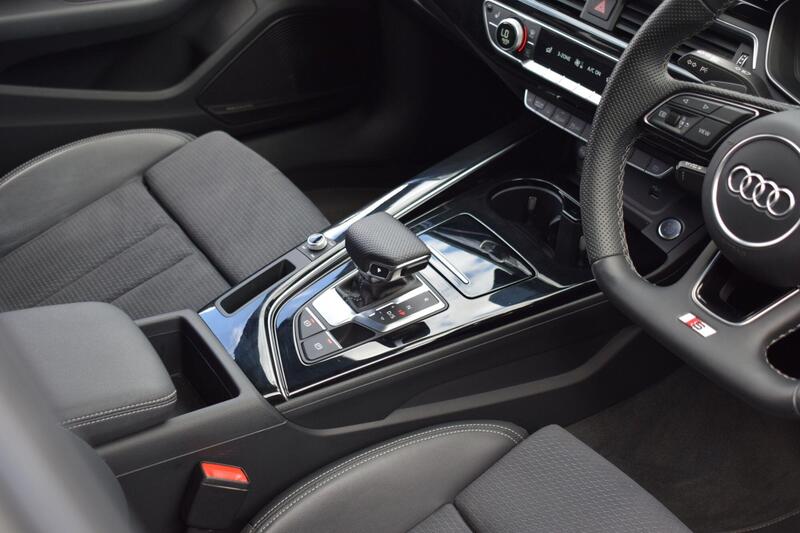 Audi A4 view 7
