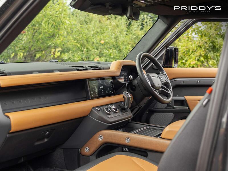 Land Rover Defender view 3