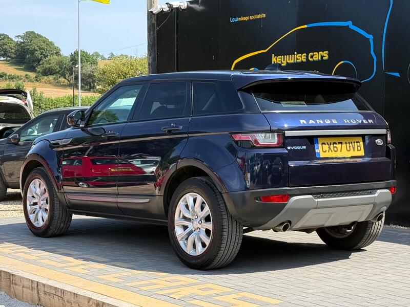 Land Rover Range Rover Evoque view 3