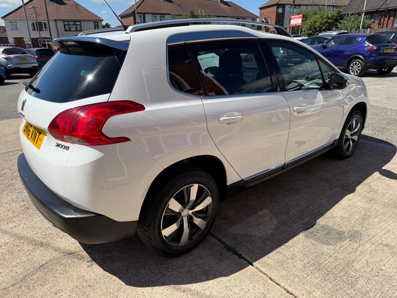 Peugeot 2008 view 4