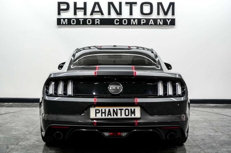 Ford Mustang view 4