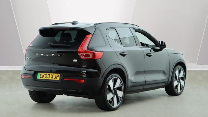 Volvo XC40 view 2
