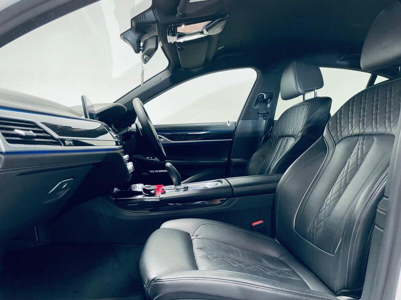 BMW 7 Series view 5