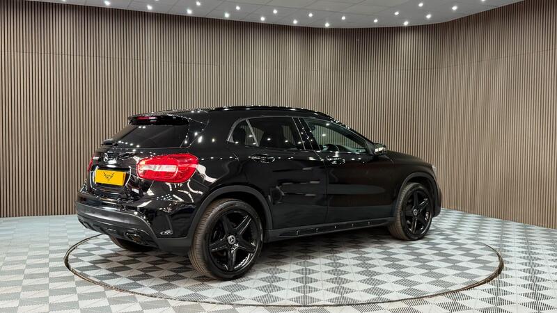 Mercedes-Benz GLA view 4