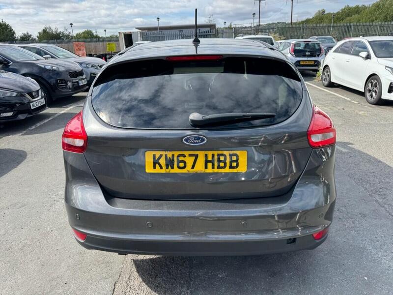 Ford Focus view 7