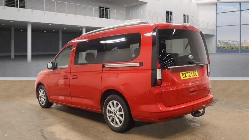 Ford Grand Tourneo Connect view 4