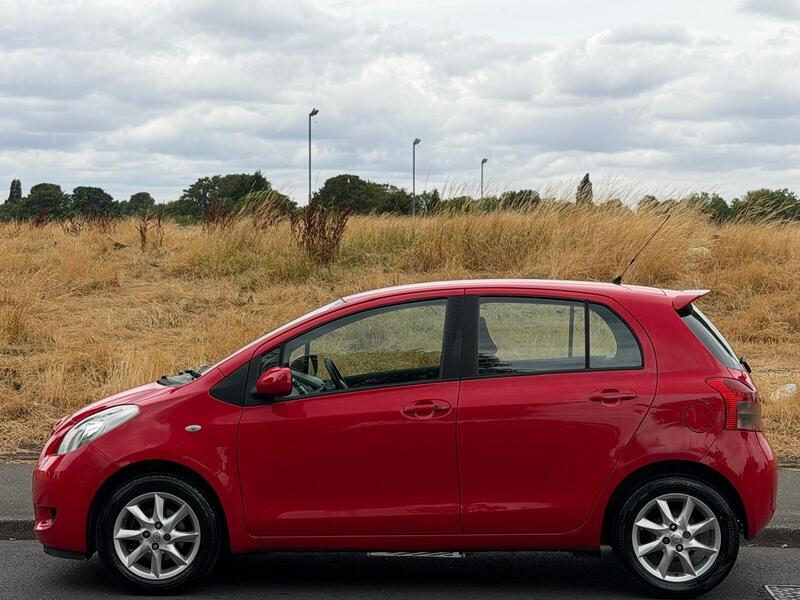 Toyota Yaris view 3