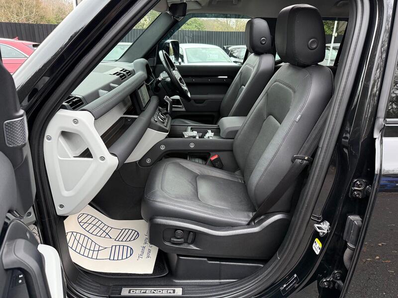 Land Rover Defender view 4