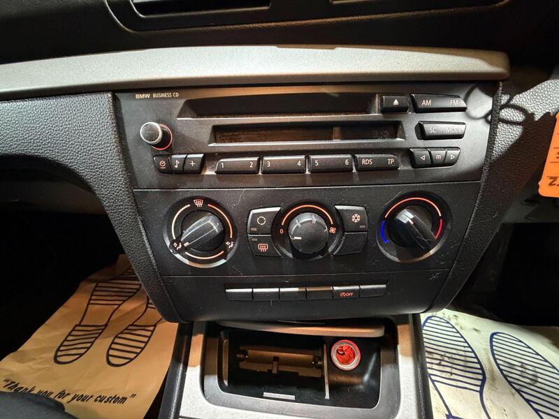 2011 BMW 1 Series — photo 16