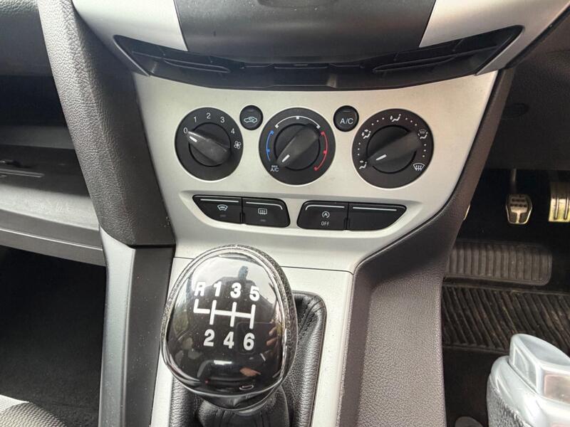 2014 Ford Focus — photo 15