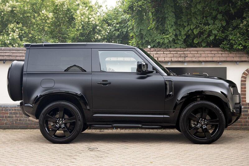 Land Rover Defender 90 view 3