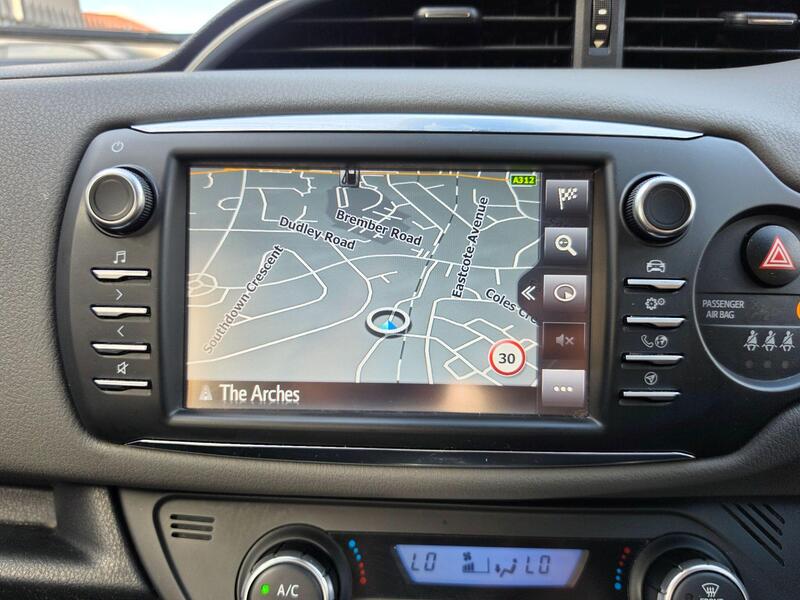 Toyota Yaris 1.5 VVT-h Icon Tech E-CVT Euro 6 (s/s) 5dr thumbnail 32