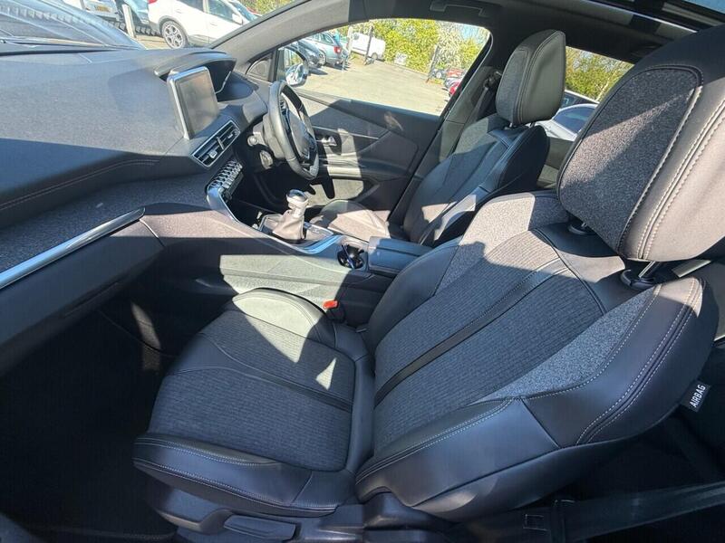 Peugeot 3008 view 2