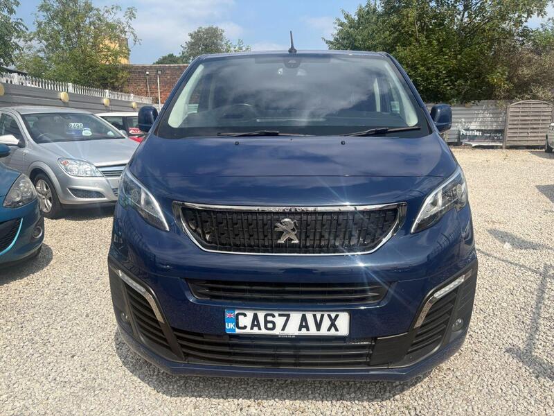 Peugeot Traveller view 2