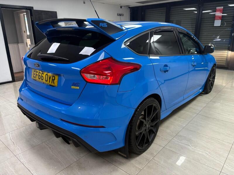 Ford Focus view 3