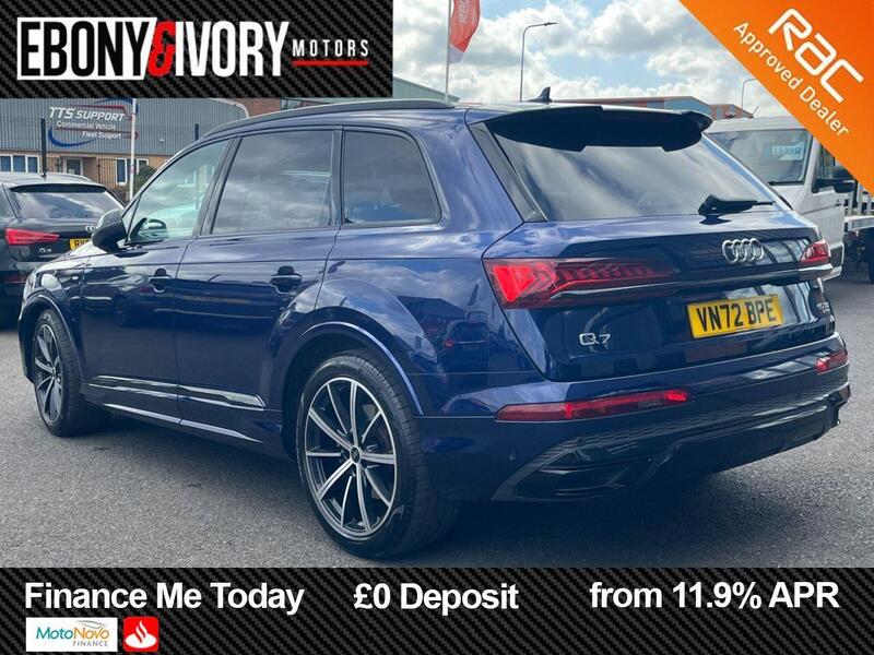 Audi Q7 view 3