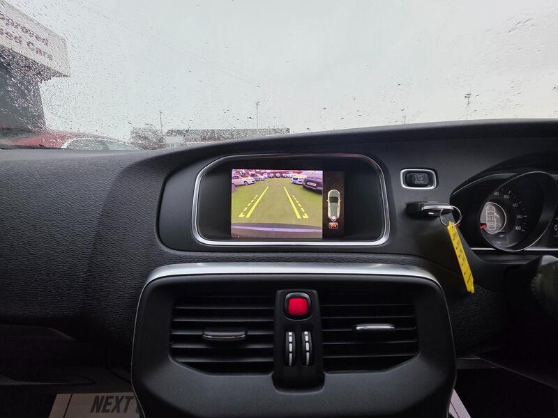 Volvo V40 view 3