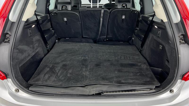 Volvo XC90 view 5