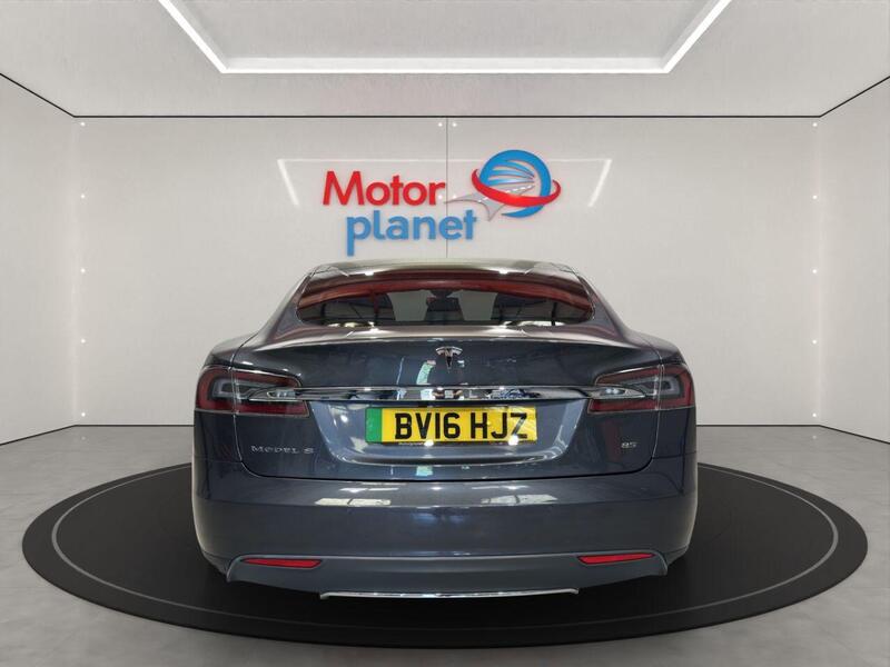 Tesla Model S view 7