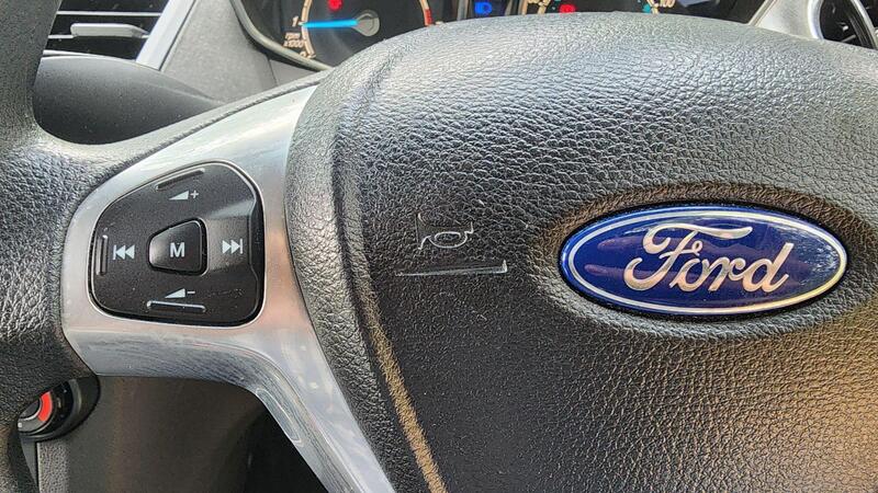 2013 Ford Fiesta — photo 27