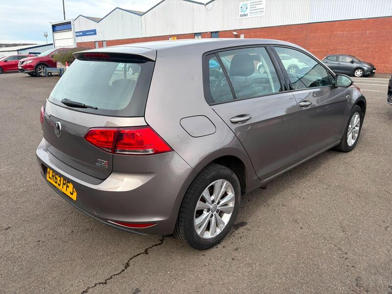 Volkswagen Golf view 4