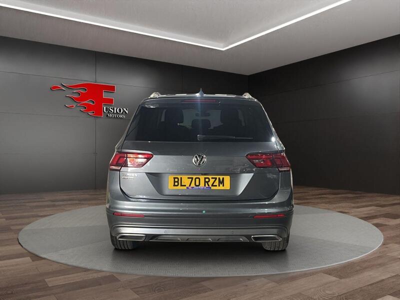 Volkswagen Tiguan Allspace view 6