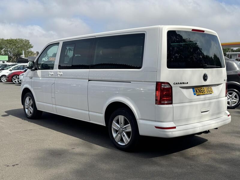 Volkswagen Caravelle view 3
