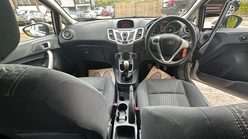 2012 Ford Fiesta — photo 14