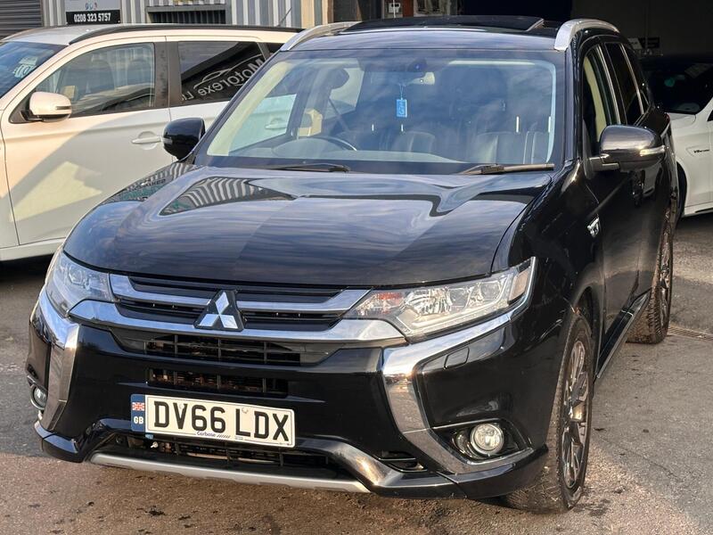 Mitsubishi Outlander view 4