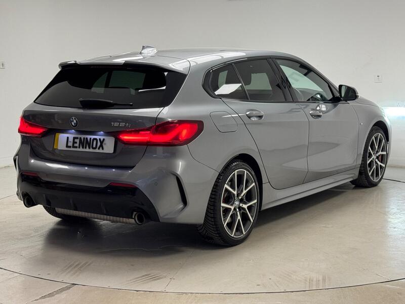 BMW 1 Series view 7