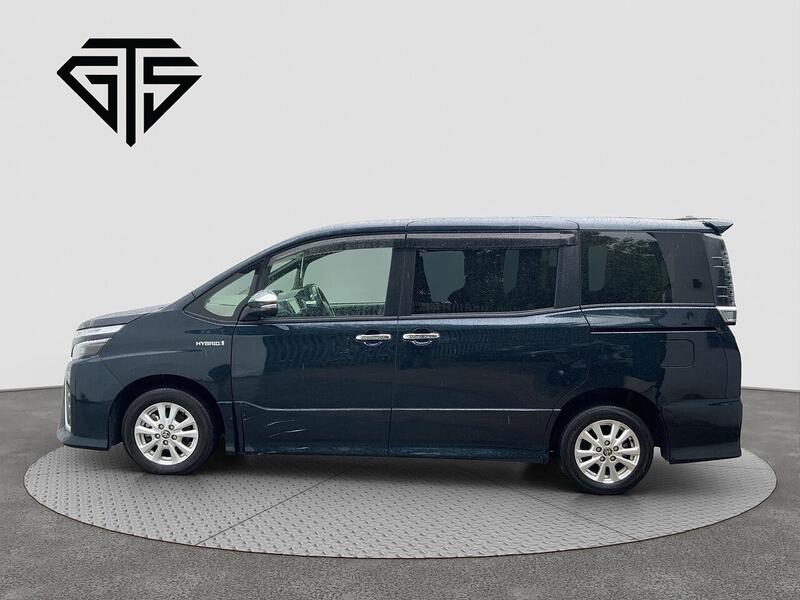 Toyota Voxy view 6