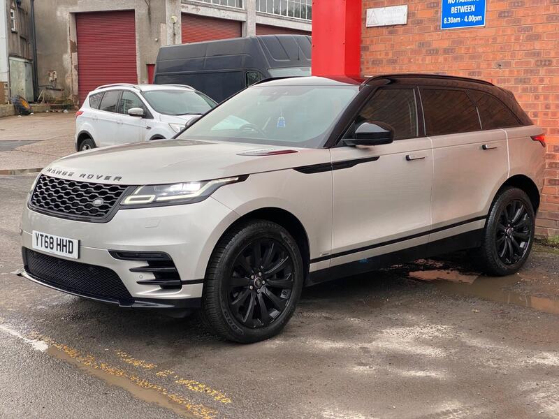 Land Rover Range Rover Velar view 2
