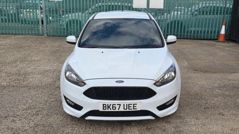 Ford Focus view 3