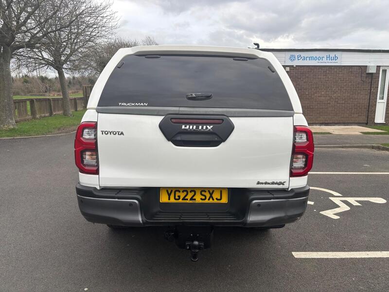 Toyota Hilux view 6
