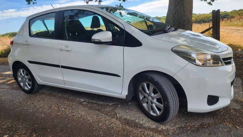 2012 Toyota Yaris — photo 13