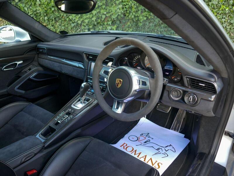 Porsche 911 view 5