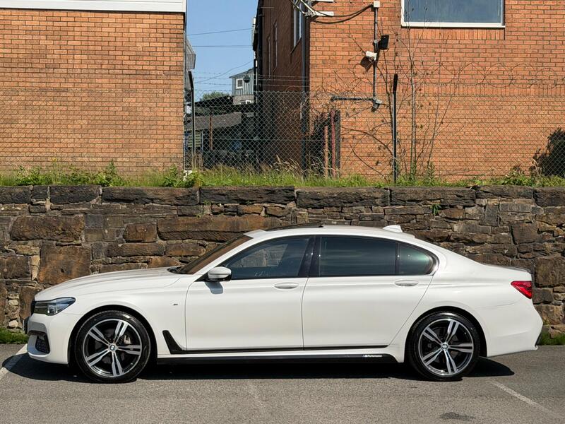 BMW 7 Series view 4