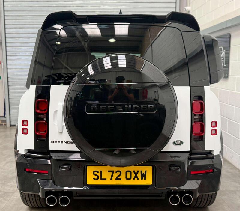 Land Rover Defender 110 view 7