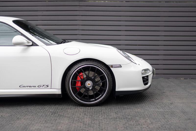 Porsche 911 view 4