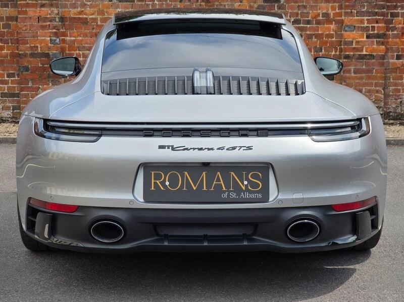 Porsche 911 view 5