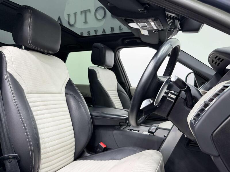 Land Rover Discovery 3 view 2
