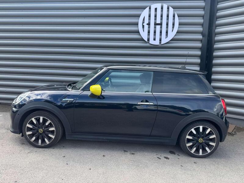 Mini Hatch view 6