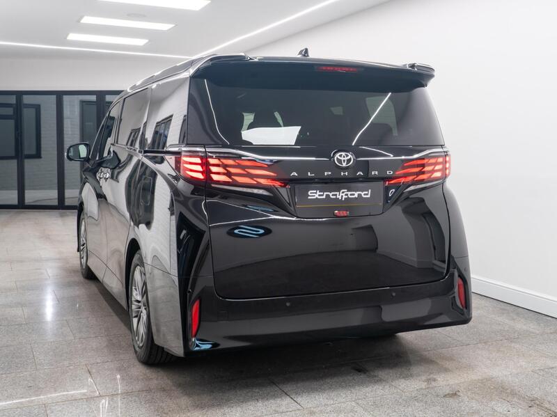 Toyota Alphard view 3